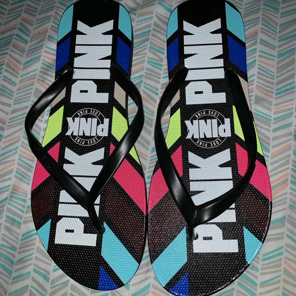 🍓NWOT Victoria’s Secret pink flip flops size M